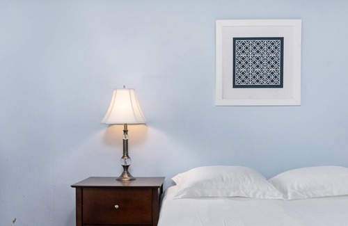 East Providence Apartamento | Guest Suite in Family Neighborhood - 10 min to Providence