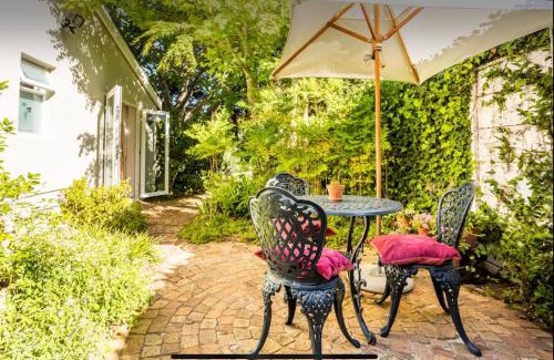 Constantia Casa | Guest suite - Leafy Constantia Guest House