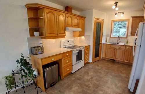 Lethbridge County Casa | Guest suite near Lethbridge with attached garage for you to use