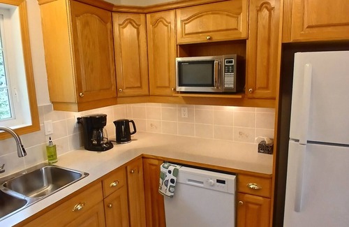 Lethbridge County Casa | Guest suite near Lethbridge with attached garage for you to use