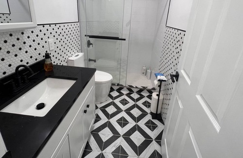 Valley Stream Cabaña | Guest Suite near JFK in Valley Stream, NY