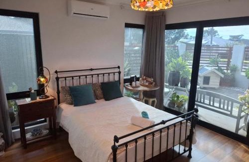 Brentwood Casa | Guest Suite, Private Entrance, Bathroom, Garden, No Overlap with Host