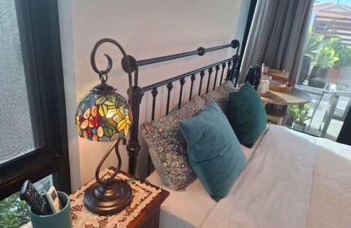 Brentwood Casa | Guest Suite, Private Entrance, Bathroom, Garden, No Overlap with Host
