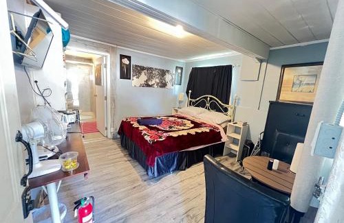 Abbotsford Casa | Guest Suite - Private Retreat - J-1