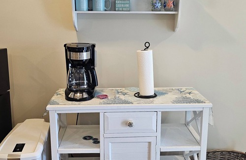 Hull Apartamento | Guest Suite with Bedroom, Living Room, Dining Area, Full Bath,off street parking