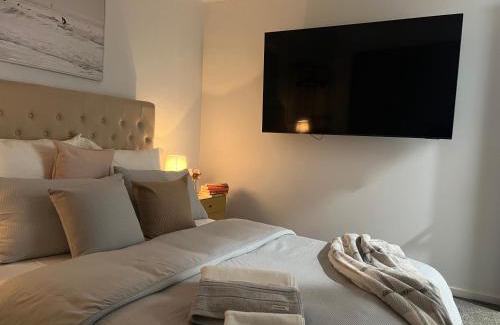 Westmeadows Apartamento | Guest Suite with Private Entry- 6 mins to Airport