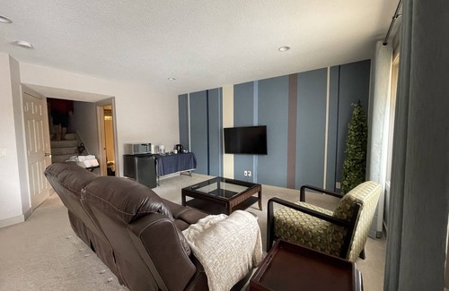 Royal Oak Casa | Guest suite with private entrance at NW Calgary