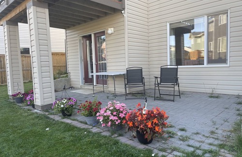 Royal Oak Casa | Guest suite with private entrance at NW Calgary