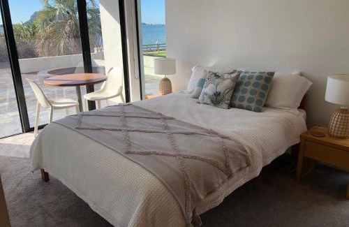 Tauranga Casa | Guest Suite with Sea Views and Thermally Heated Hot Tub