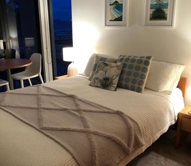 Tauranga Casa | Guest Suite with Sea Views and Thermally Heated Hot Tub