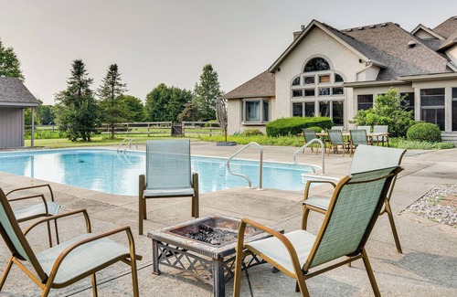 Grove City Apartamento | Guest Unit at Villa w/ Outdoor Pool & Fireplace!