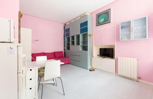 Isola Apartamento | GuestHost - Isola Cosy Pink Studio Apt