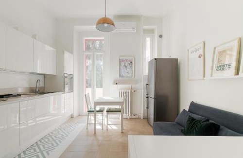 Acquabella Apartamento | GuestHost - M4 Argonne Balcony Apartment