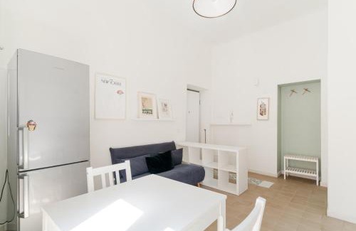 Acquabella Apartamento | GuestHost - M4 Argonne Balcony Apartment