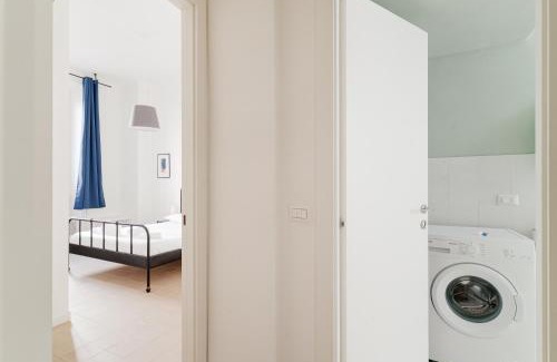 Acquabella Apartamento | GuestHost - M4 Argonne Balcony Apartment