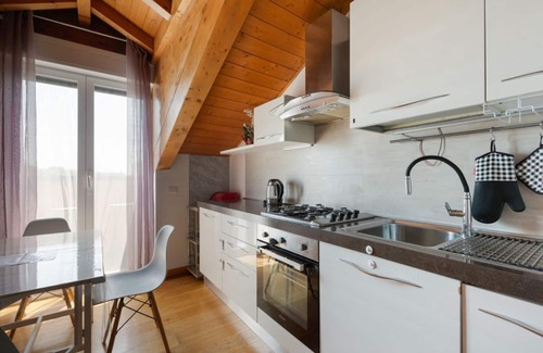 Lambrate Apartamento | GuestHost- Milano Lambrate Cosy Balcony Apartment