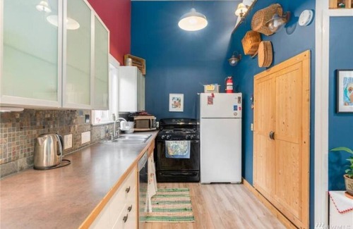 Gatewood Cabaña | Guesthouse 1/4mi to Lowman Beach! Outdoor patio and firepit, wood fireplace