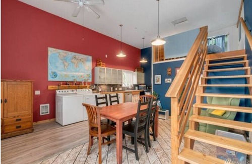 Gatewood Cabaña | Guesthouse 1/4mi to Lowman Beach! Outdoor patio and firepit, wood fireplace
