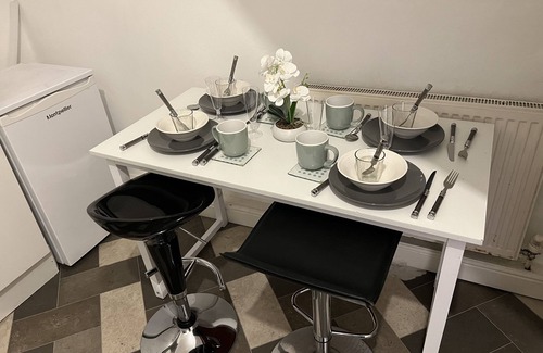 North Bitchburn Casa | GuestHouse-2BR-Parking-WiFi-ToiletriesProvided