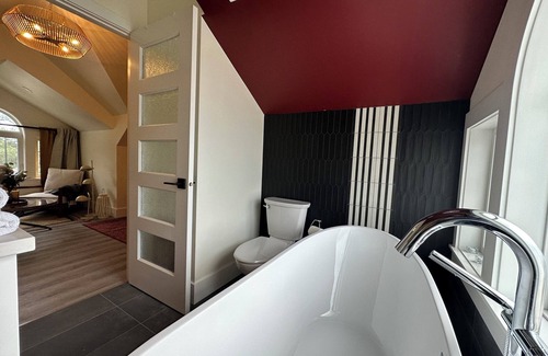 Northeast Edmonton Casa | Guesthouse at the Davidson Manor