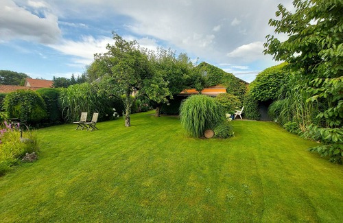 Region Hannover District Casa | Guesthouse Burgdorf Well-kept vacation home with a beautiful garden in a central location