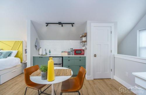 Clayton Casa | Guesthouse By Schafer Park W Patio