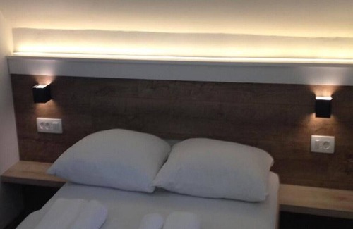 Jezerce Casa | Guesthouse Family Bosnic - Duplex Family Room with Balcony - Gallery - 1 - 2