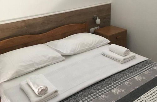 Jezerce Casa | Guesthouse Family Bosnic - Duplex Family Room with Balcony - Gallery - 1 - 2
