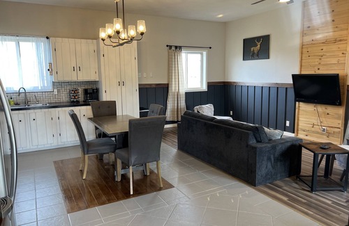 Three Forks Otro | Guesthouse Farm Stay Near the Madison River!
