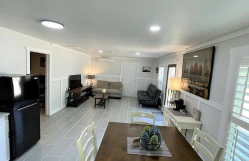 Hortense Casa | GuestHouse In Waverly Forest