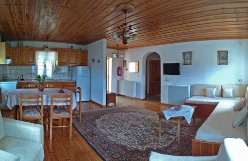 Mikro Papigko Casa | Guesthouse IRO