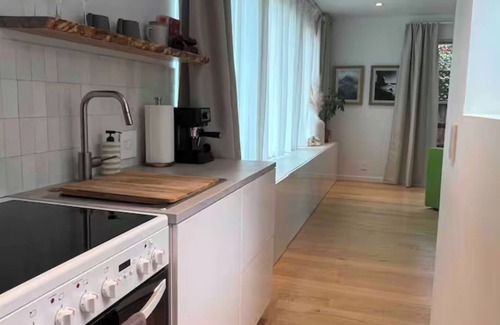 Woodland Hills Apartamento | Guesthouse studio nested in the Hills+Gym, Netflix
