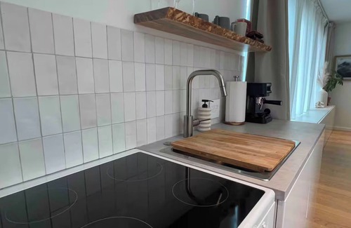Woodland Hills Apartamento | Guesthouse studio nested in the Hills+Gym, Netflix