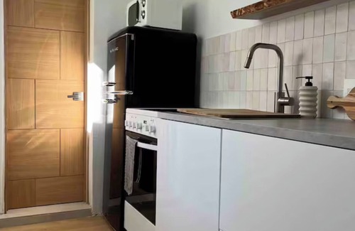 Woodland Hills Apartamento | Guesthouse studio nested in the Hills+Gym, Netflix