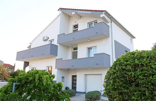 Gradina Casa | Guesthouse Villa DomeNico