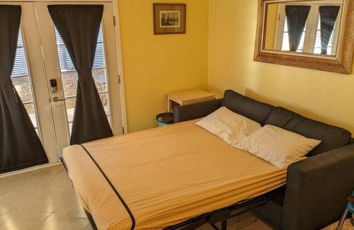 Campus Farm Apartamento | Guesthouse w/private access and patio