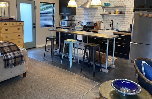 Playa Del Rey Cabaña | Guesthouse with pool in the beautiful beach town of Los Angeles, Playa del Rey