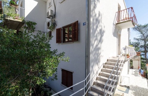 Sobra Apartamento | #GUESTHOUSESOBRA Room with Balcony&Sea View, private ext. bathroom S5