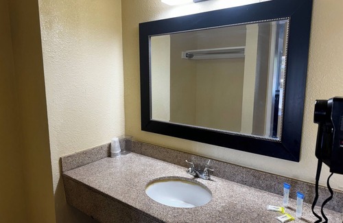 Bechelli Hotel | GuestPlace Inn & Suites