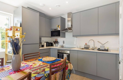 Walthamstow Apartamento | GuestReady – Chic Walthamstow Stay with Balcony