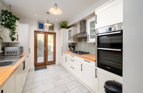 Lee Green Casa | GuestReady - Parkside retreat with a woodland view