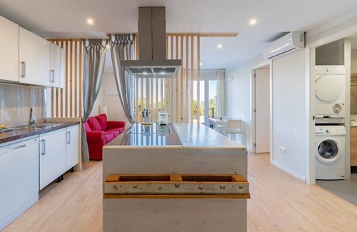 Torremolinos Chalet De Esquí | GuestReady - Poolside Paradise in the Suburbs 2