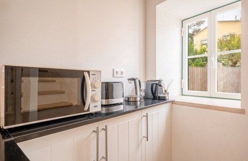 Almocageme Casa | GuestReady - Romantic nook in Adraga