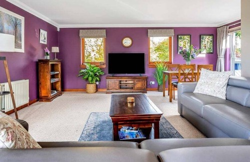 Turnhouse Casa | GuestReady - Stone wall residence in Edinburgh