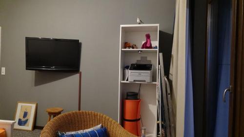 Sachsenhausen-Sud Casa | Guestroom with wide view and pool near city side, 2nd guest with extra bed possible