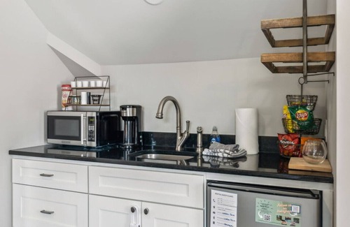 Franklin Casa | Guests Rave: Clean, Private, Walkable to Franklin