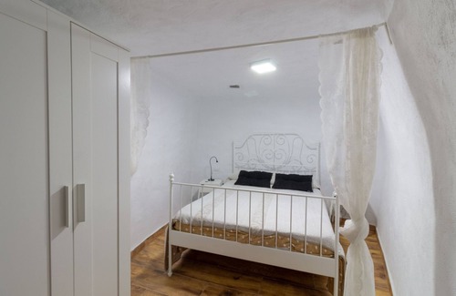 Santa Maria de Guía de Gran Canaria Villa | Guia house with swimming pool and jacuzzi