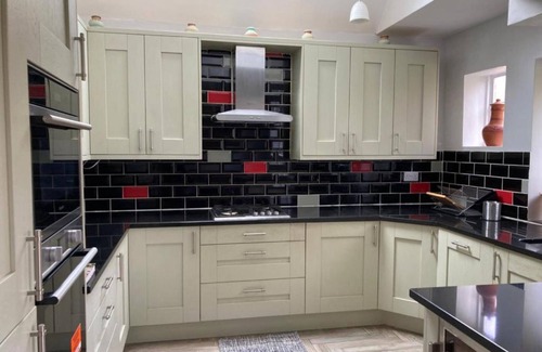 Bramley Casa | Guildford Home- River, Woodland Garden & Waterfall View, Guildford, Surrey, UK