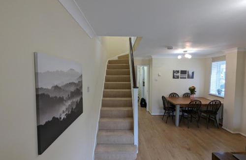 Guildford Casa | Guildford Townhouse with Parking