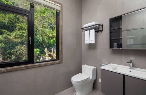 Xiufeng Hotel | Guilin Mountain & Garden Retreat